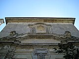 Détail depuis l'allée menant à l'abbaye (façade nord).