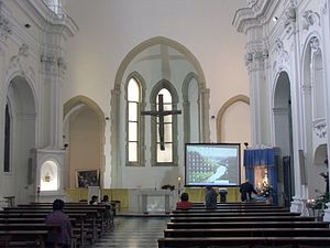 Nave barroca con ábside gótico