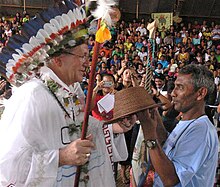 Dom Edson, kun la tukuma ringo en la maldekstra mano, la tagon de sia episkopa konsekrado, la 24-an de majo 2009