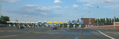 Toll plaza along the Autostrada A57 Barriera venezia mestre.png