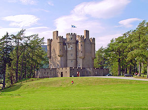 Braemar Castle 1.jpg