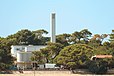 L’église Notre-Dame des Flots à Cap Ferret, vue depuis les flots du bassin .