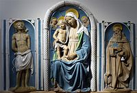 Madonna con Niño, San Sebastián y San Antonio Abad, de Andrea della Robbia (1500).