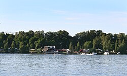 Eteläpuisto Hatanpään arboretumista nähtynä Sauna Open Air -festivaalin aikaan.