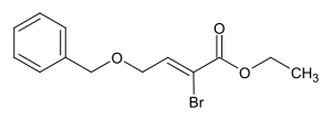 Strukturformel von Ethyl-(2Z)-4-(benzyloxy)-2-brom-2-butenoat