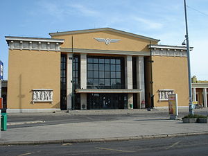 Empfangsgebäude, Straßenseite (2007)