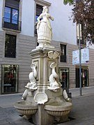 Fonte de Mayar madrilana (1958), de Lluís Montané, plaza de la Villa de Madrid.