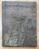 Bronzerelief von Hoffmann von Fallersleben am Leineschloss in Hannover