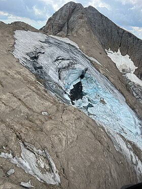 Le glacier de la Marmolada avec la partie effondrée.