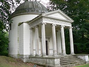 Ionic Temple di Chiswick House (1729) commissionata da Richard Boyle, III conte di Burlington.