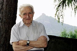 P. MUDr. Ladislav Kubíček 30. června 2003 na zahradě fary v Třebenicích