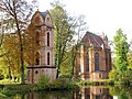 Schlosspark mit allen historischen Strukturen (Wegenetz, Gehölz-, Rasen- und Wasserflächen und Kanälen sowie allen Bauten (Kath. Kirche und Glockenturm, Teepavillon, Helena-Paulowna-Mausoleum, Louisen-Mausoleum, Schweizerhaus, Erholungshalle, künstlicher Ruine, Forsthaus, Fontänenhaus und ehemaliger Küchengartenmauer, Schloßgärtnerei), ehemalige Orangerie (Schlossgärtnerei), allen Kleinarchitekturen, Brücken und historische Möblierung (u. a. steinerne Sitzbänke), fünf Denkmälern (Herzog-Friedrich-Denkmal von Kaplunger, Herzoginnen-Denkmal im Louisenteich von Pettrich, Pferdedenkmal, Denkmal Großherzog Friedrich Franz III. von Berwald, Jägerdenkmal von H. Berwald), der Grabstätte Puschkins nahe dem Helena-Paulowna-Mausoleum sowie zwei Zinkgußvasen am südlichen Ende der Hofdamenallee, zwei Sandsteinvasen am Rasenparterre und den vier Kandelaberfiguren an den Parkeingängen beiderseits des Schlosses)