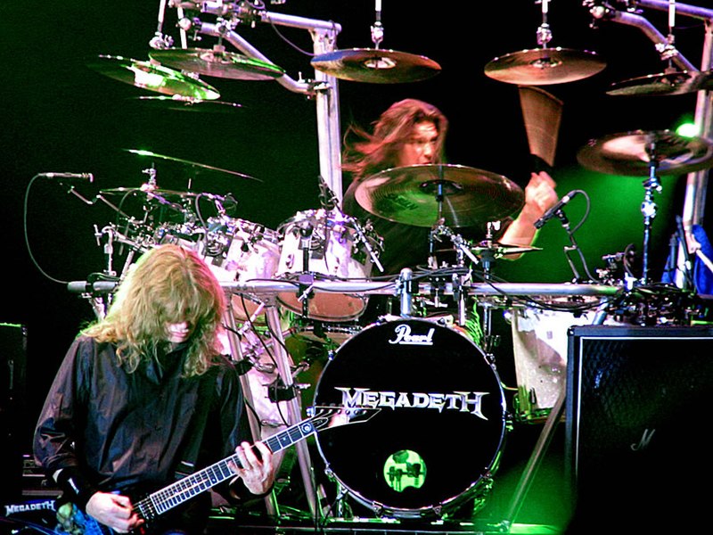 __Megadeth__ 800px-Megadeth_live_in_Bucharest,_June_15th,_2005