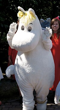 Snork Maiden en Moomin World plezurparkon, Naantali, Finnlando.