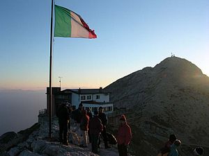 Bei Sonnenaufgang, im Hintergrund Cima Carega