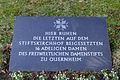 Gedenkplatte für die letzten adligen Damen im Damenstift Quernheim