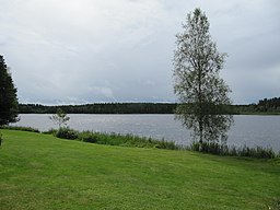 Stomsjön fotograferad från kyrkogården vid Ljungsarps kyrka