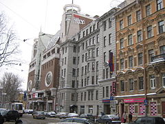 Бизнес-центр «Толстой-сквер» (слева), Санкт-Петербург, 2011