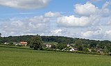 Les maisons dans les collines près Epen