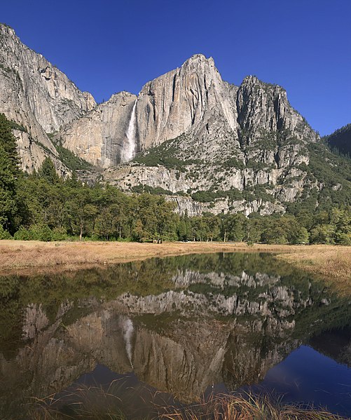 Ficheiro:Upper Yosemite fall with reflection 1.jpg