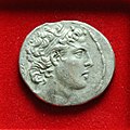 Sølvmønt (tetradrakme) af Antiochos IV Epiphanes præget i Ake-Ptolemaïs, det der i dag er Akko i Israel