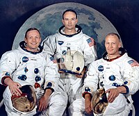 Armstrong (vas.), Collins ja Aldrin.