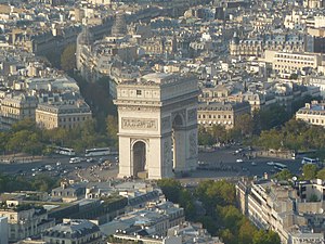 English: Arc de Triomphe as seen from the Eiff...