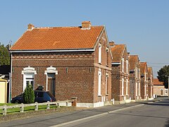 Des habitations groupées par deux.