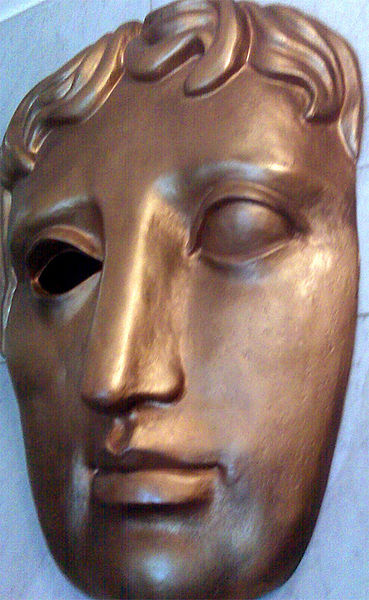 Berkas:BAFTA Mask at Piccadilly Circus (2009) revised.jpg