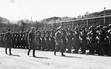 Heinrich Himmler beim Abschreiten der Front angetretener Soldaten der Waffen-SS-Division "Leibstandarte SS Adolf Hitler"