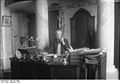 لويس أدلون في مكتبه, 1932