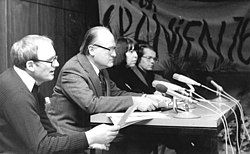 Eduard Klein (druhý zleva) roku 1976
