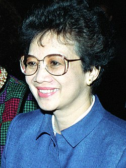 코라손 아키노(1986년)