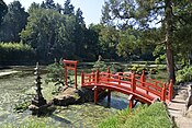 Rote Brücke im Parc oriental