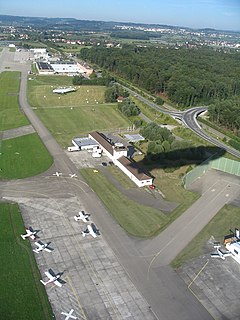 Friedrichshafen Flughafen Luftbild.jpg