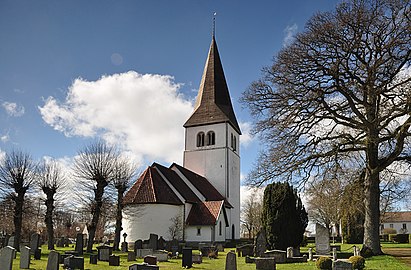 Kyrkan och kyrkogården
