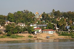 Pohled na Huay Xai z Chiang Khongu (Thajsko)