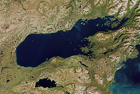 Снимок озера Илиамна, сделанный спутником Sentinel-2B в сентябре 2018 года