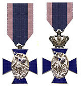 Kruisen van Verdienste Ie Klasse met en zonder kroon