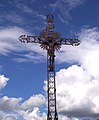 Croix en face de l'église.