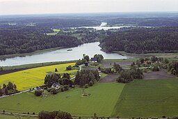 Malstasjön vid Malsta kyrka