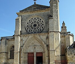 La façade, le portail et la rosace