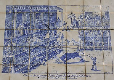 Azulejos au n°20 de la place Saint-Roch à Mont-de-Marsan représentant depuis le 18 juillet 2003[1] cette même place au XIXe siècle lorsqu'elle accueillait les courses de taureaux espagnoles. Reconstitution réalisée par L.Frontère, d'après un croquis de M.Lansalade.