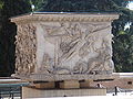 Base de la colonne d'Antonin le Pieux.