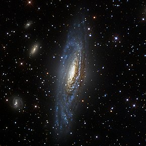 Galaxie NGC 7331 na snímku Vicenta Perise z 3,5 m dalekohledu na observatoři Calar Alto v jižním Španělsku.