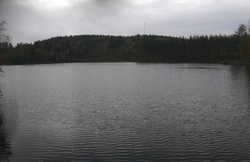 Pajulampi ja Kusiaismäki pohjoisesta kuvattuna.