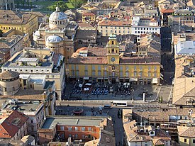 Parma'da Piazza Garibaldi meydani ve civari