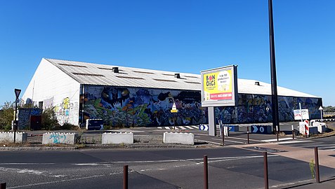 Hangar 24 du Grand port maritime au pied du pont des Trois-Continents