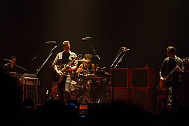 Queens of The Stone Age 2013.jpg