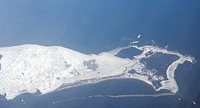 Pien-Tytärsaari en mars 2012. Dans les bas-fonds, la glace blanche reflétant le soleil.